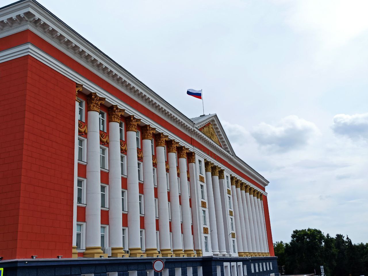 На 1466 человек уже сократили численность министерств и ведомств в Курской области