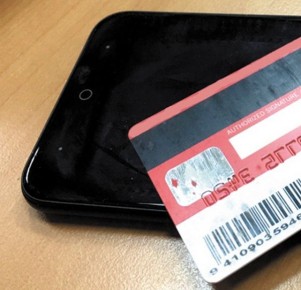 Курянин похитил деньги с чужой банковской карты