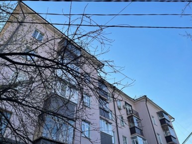 В Железногорске спасатели вскрыли квартиру и обнаружили тело: обстоятельства устанавливают правоохранители