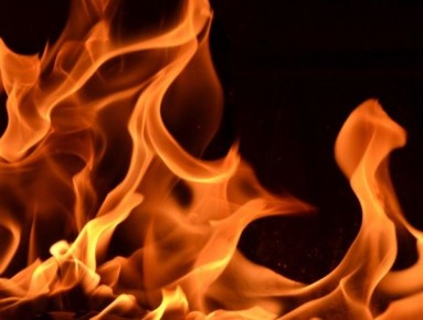 В Курске массажист попытался сжечь машину бывшего начальника, но загорелся сам