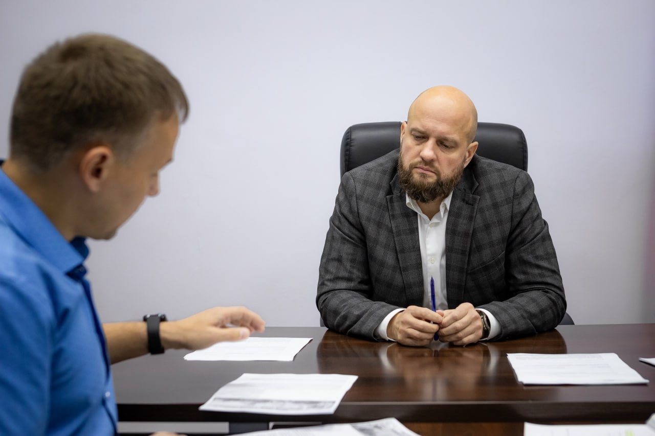 Евгений Маслов отвечал на вопросы курян на оичном приеме в течение трех часов