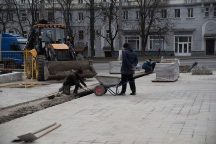 Благоустройство территории около ТЦ «Куряночка» выполнено на 81%