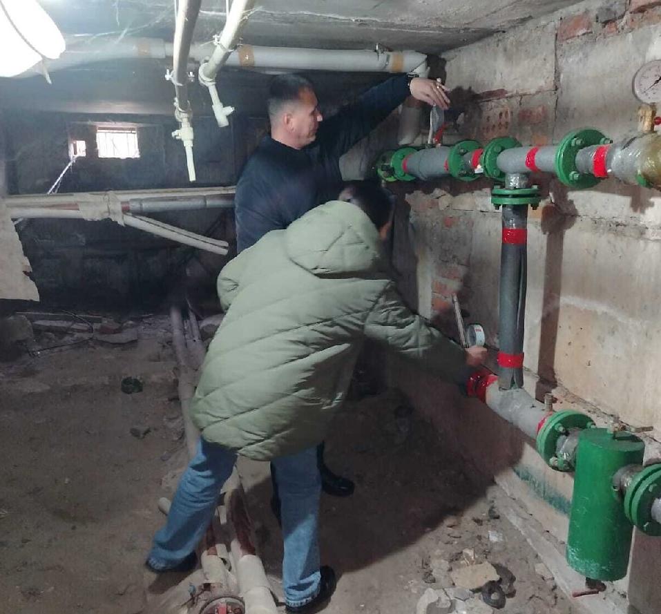 В доме на Станционной, 16 по обращениям курян замерили температуру воздуха в квартирах