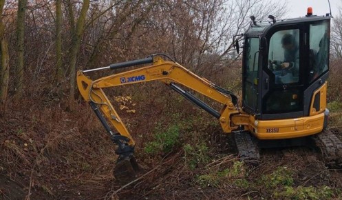 В Курске расчистили канаву в районе улицы Братской