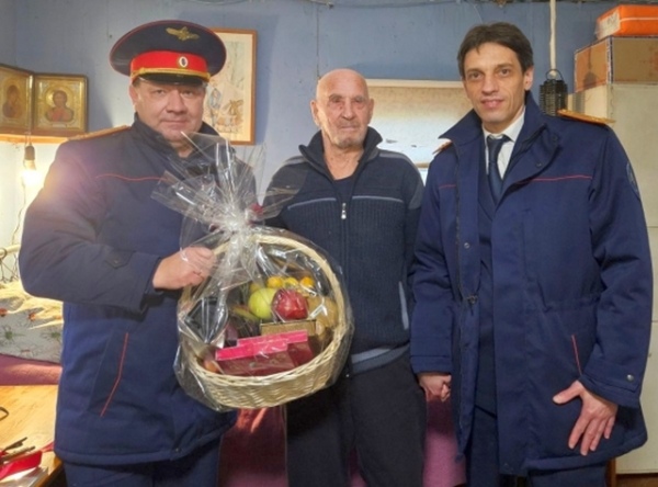 Курский ветеран отметил 100-летие в Ленинградской области