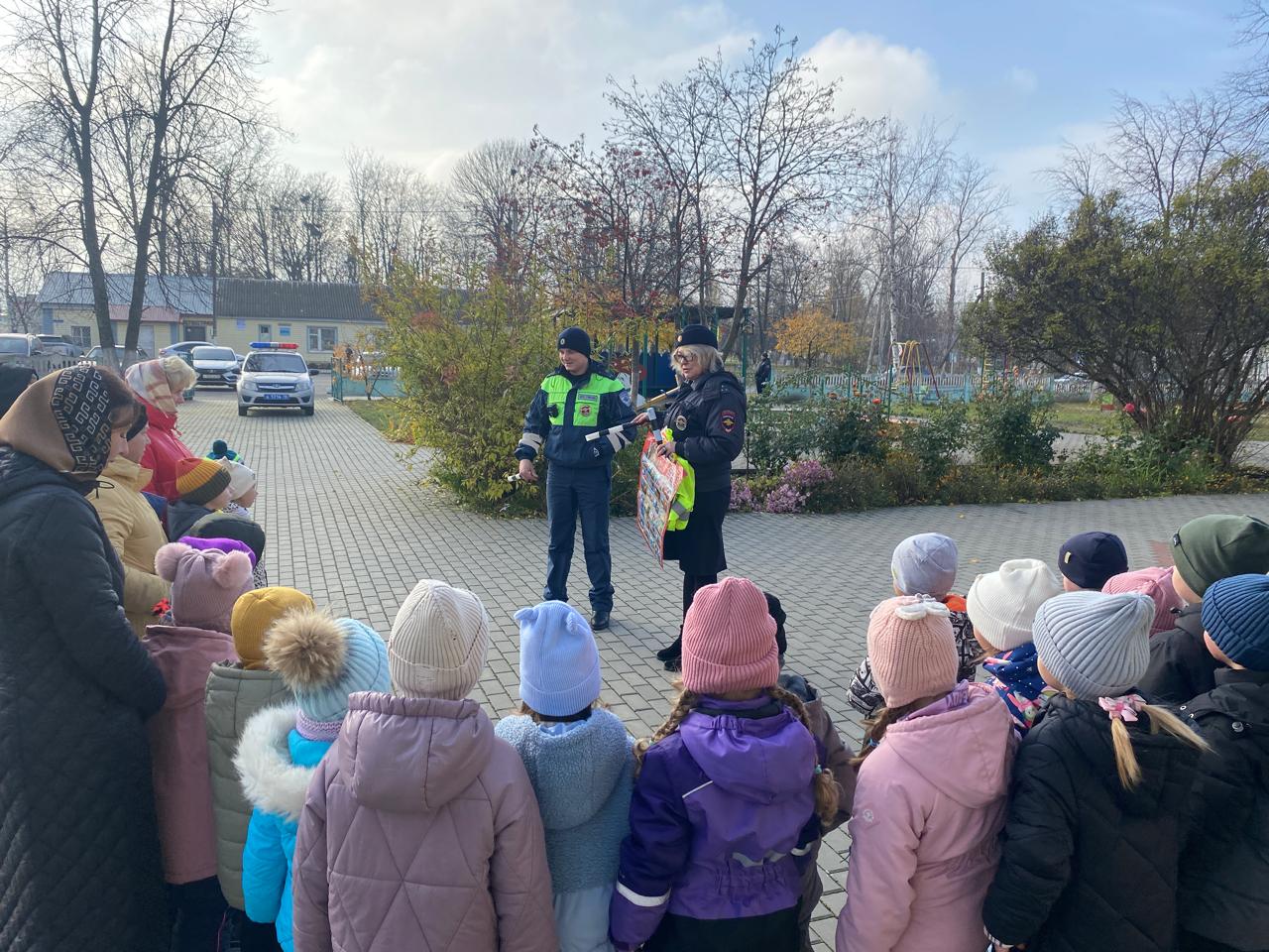 Сотрудники Тимской Госавтоинспекции посетили детский сад «Солнышко»