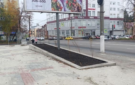 Сквер у ТЦ «Куряночка» в Курске готов на 81%: завершают покрытие и готовят освещение