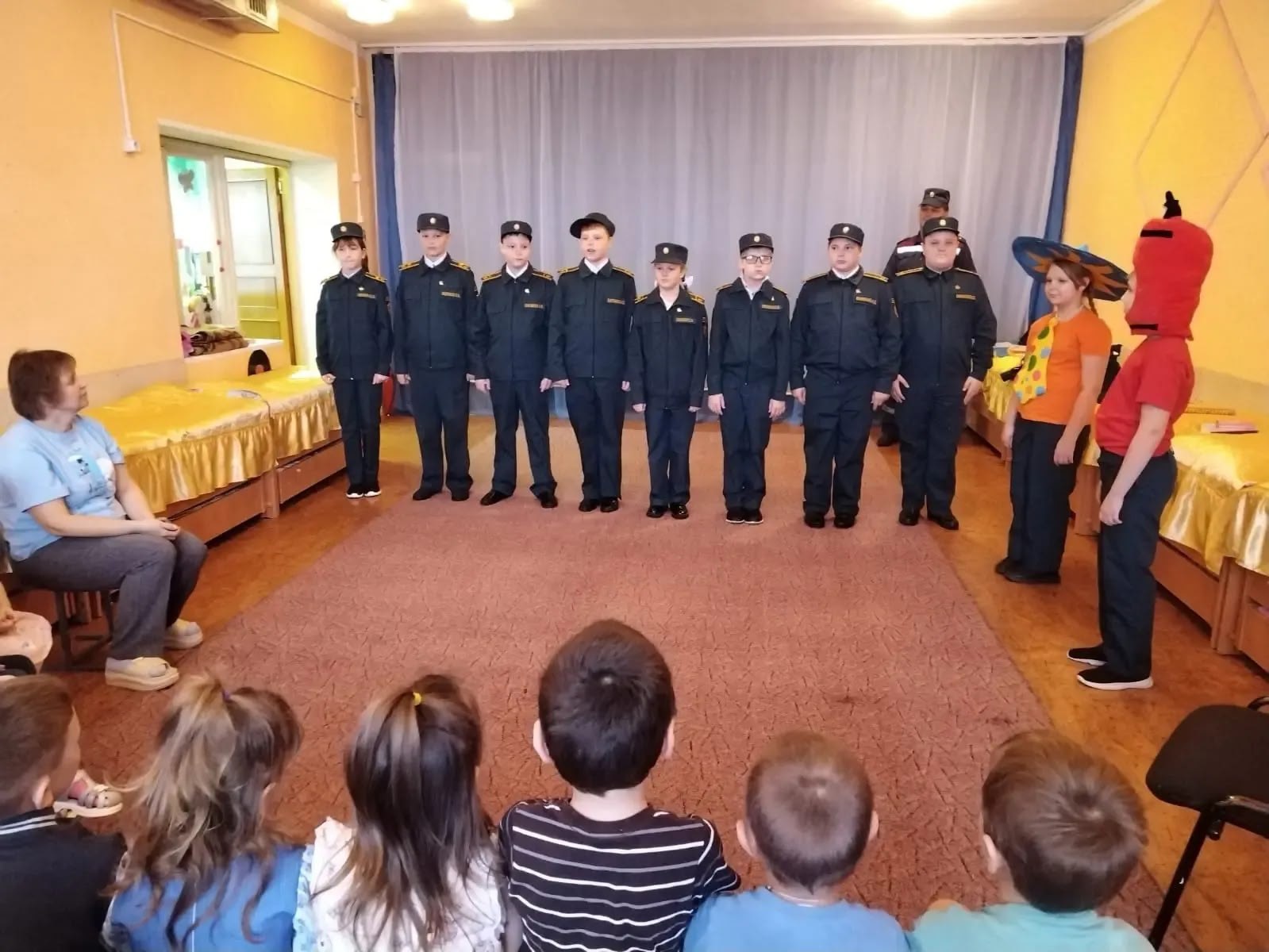 Дружина юных пожарных Медвенской школы продолжает знакомить дошколят с правилами пожарной безопасности