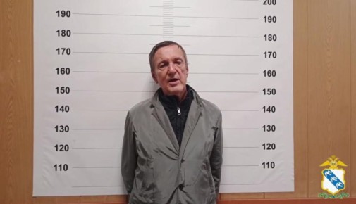 Пенсионер из Москвы по наводке мошенников забрал сбережения у 83-летней курянки