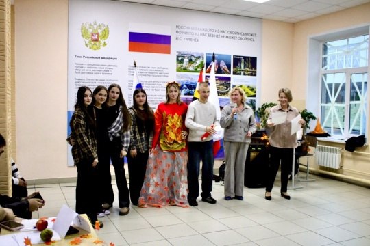 24 октября в стенах Ленинской школы для 10-11 классов было организовано увлекательное мероприятие с конкурсной программой " Осенний вечер в кругу друзей"