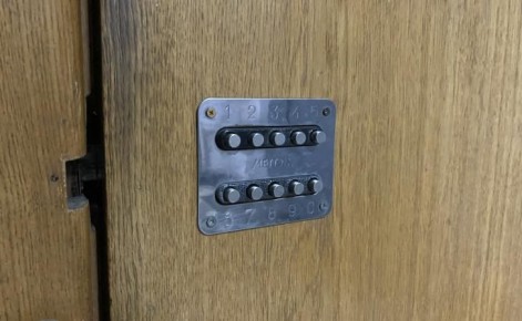 В Железногорске в запертой квартире найден труп