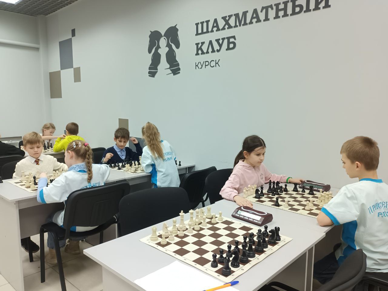 Геннадий Енютин: Команда учащиеся 1 – 7-х классов из Сеймицкой, Солнцевской и Никольской школ приняла участие в областном массовом мероприятии «Шахматный турнир обучающихся общеобразовательных организаций Курской области»...