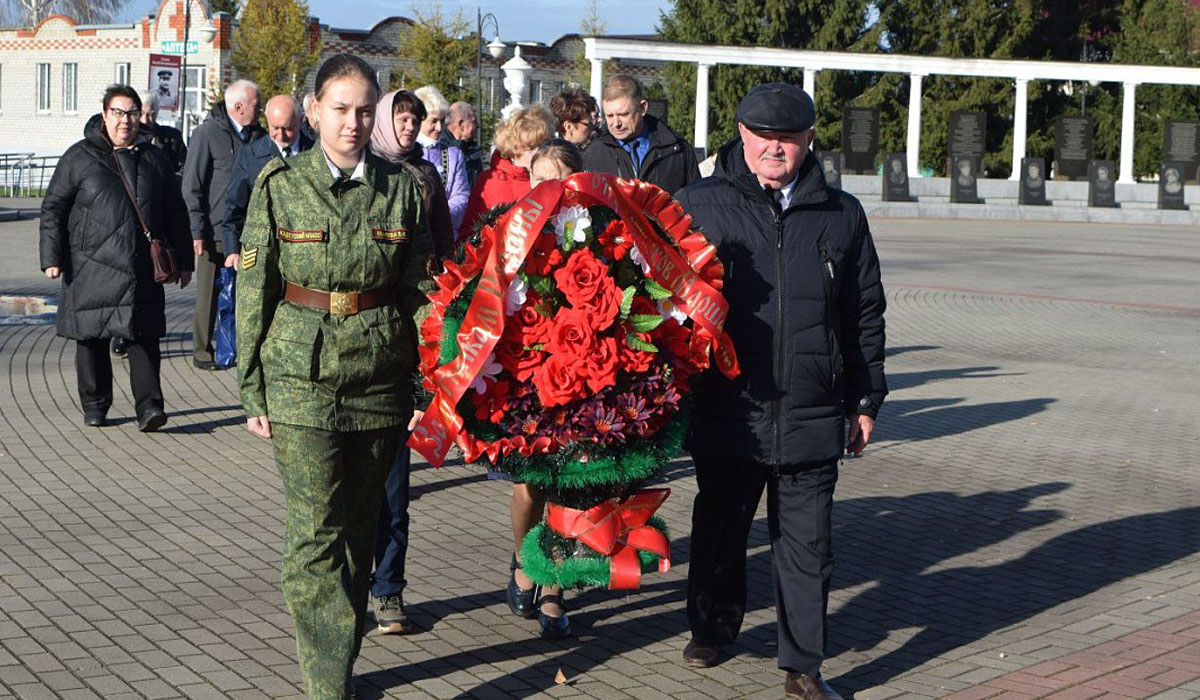 В Курской области участники Международного Марша мира почтили память героев