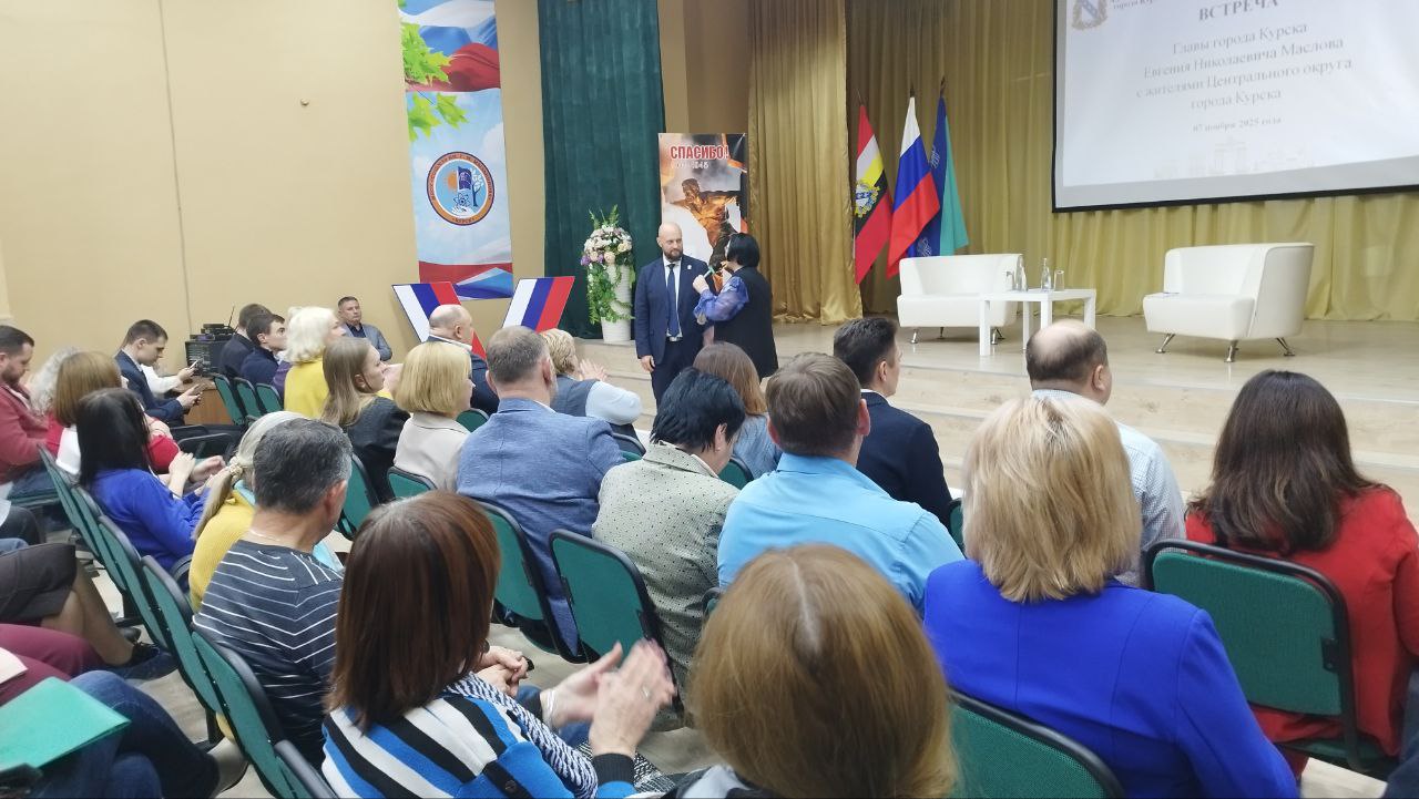 Евгения Маслова поздравили с месяцем работы на посту главы Курска