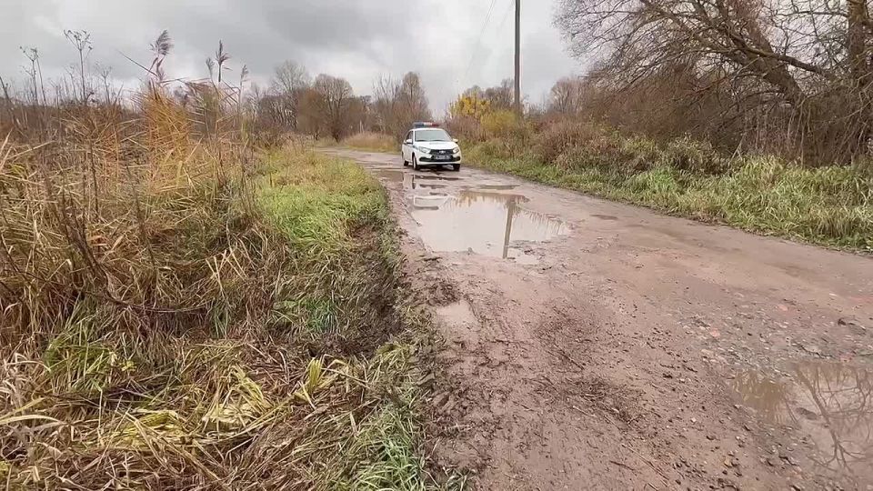 Семья из Курска поблагодарила инспекторов ГИБДД за помощь в экстренной ситуации