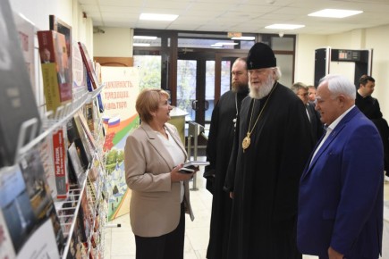 Участники парламентской встречи обсудили современные факторы формирования личности