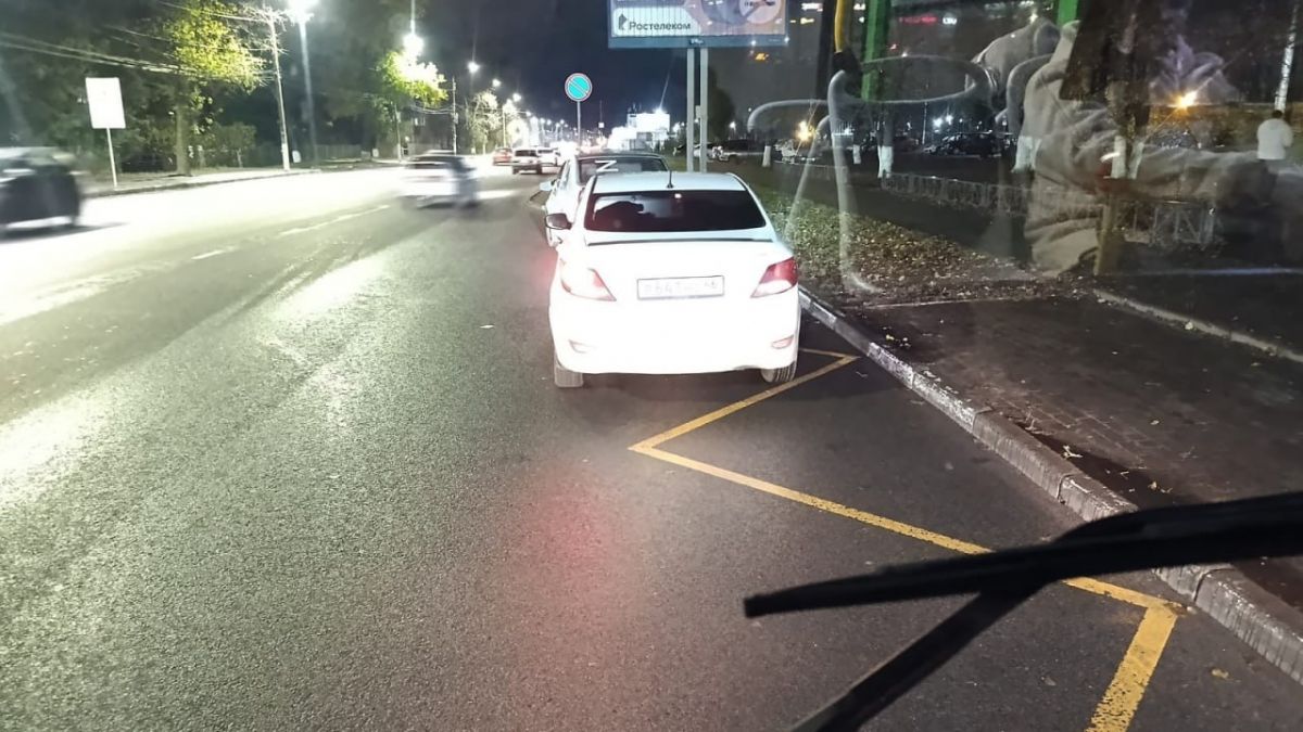 Водители жалуются на «парковки-призраки» на курских остановках