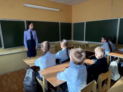 Офицер регионального следственного управления провела урок безопасности для кадет ведомства