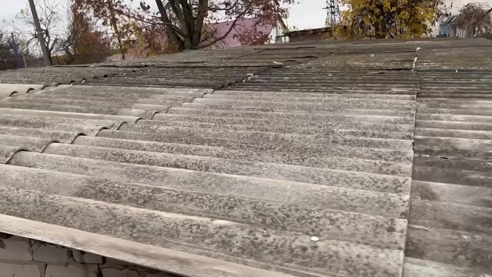 Игорь Кастюкевич: Волонтеры Единой России лагеря «Курский рубеж» восстанавливают дома в Курском приграничье, где проживают пенсионеры и помогают участникам СВО и их близким