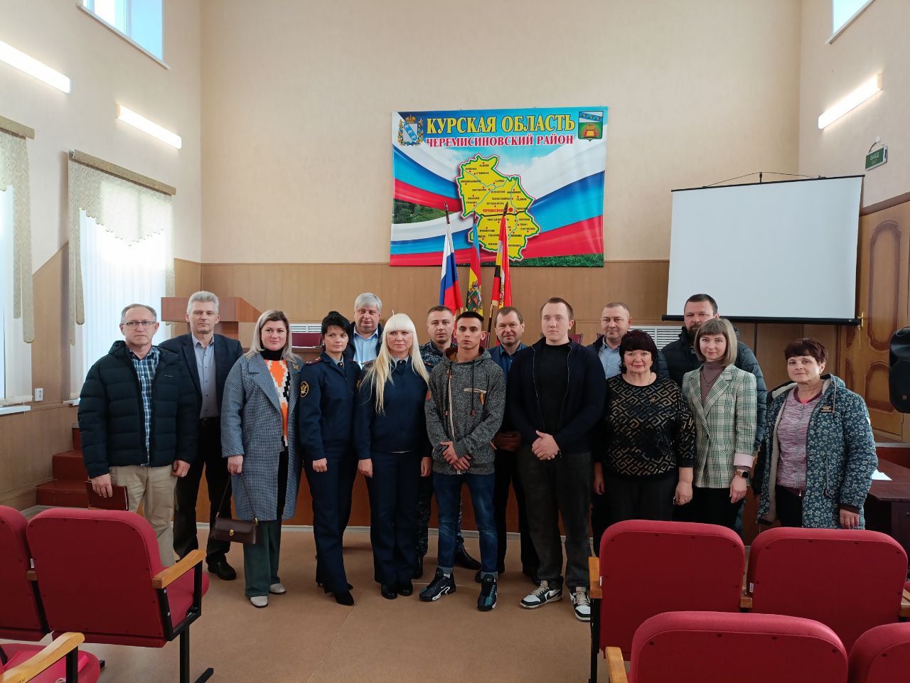 С новосельем!. Администрацией Черемисиновского района продолжается работа по обеспечению жильём детей-сирот достигших совершеннолетия