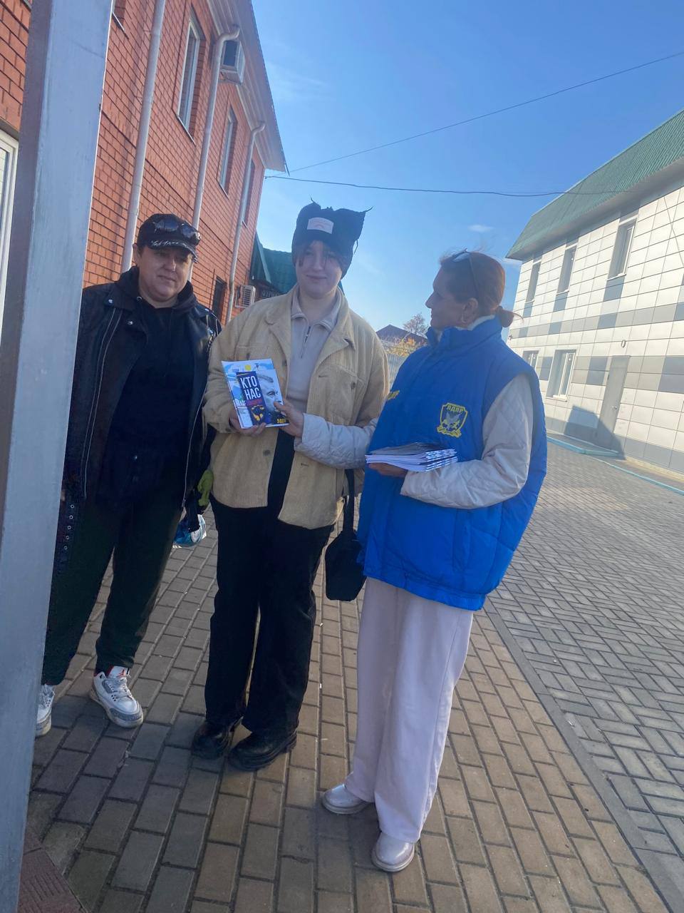 ЛДПР слышит каждого!. Активисты Курского регионального отделения ЛДПР не сидят в кабинетах — мы на улицах, во дворах, в подъездах, рядом с вами