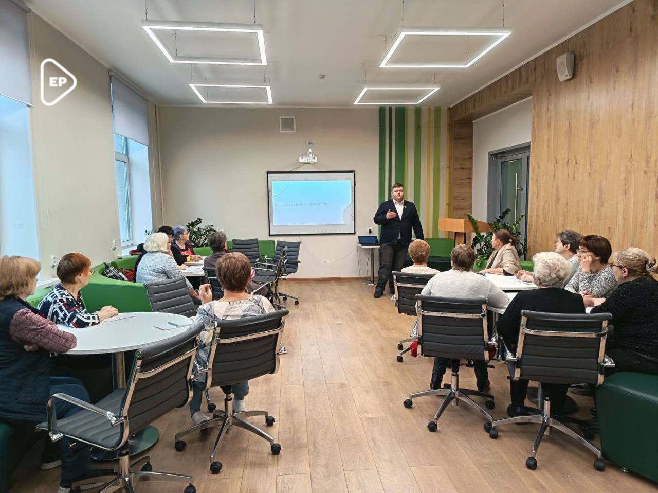 В Курской области ко Дню народного единства прошла тематическая лекция для старшего поколения