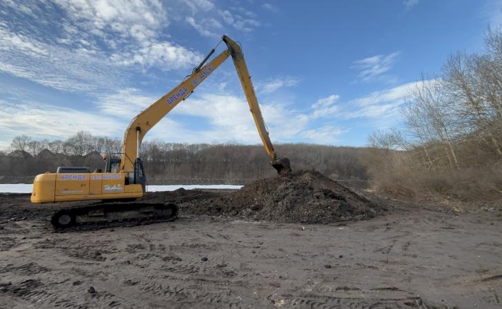 В Курске началась расчистка реки Тускарь земснарядом