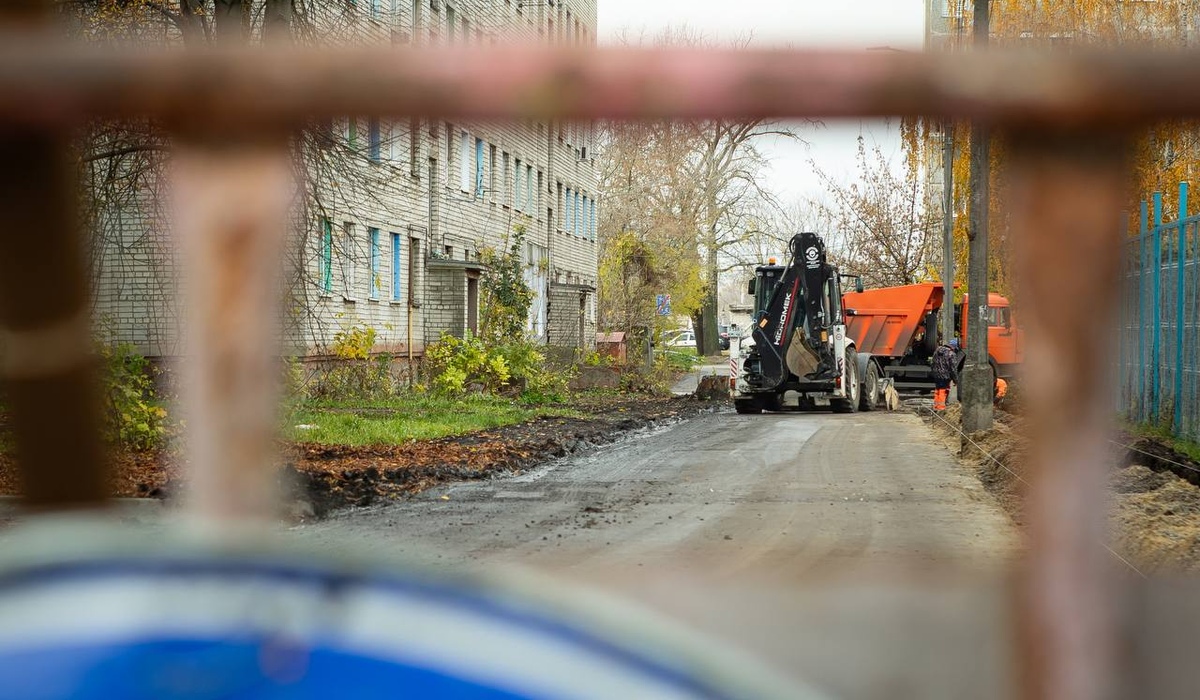 В Курске ремонтируют дорогу рядом со школой № 50