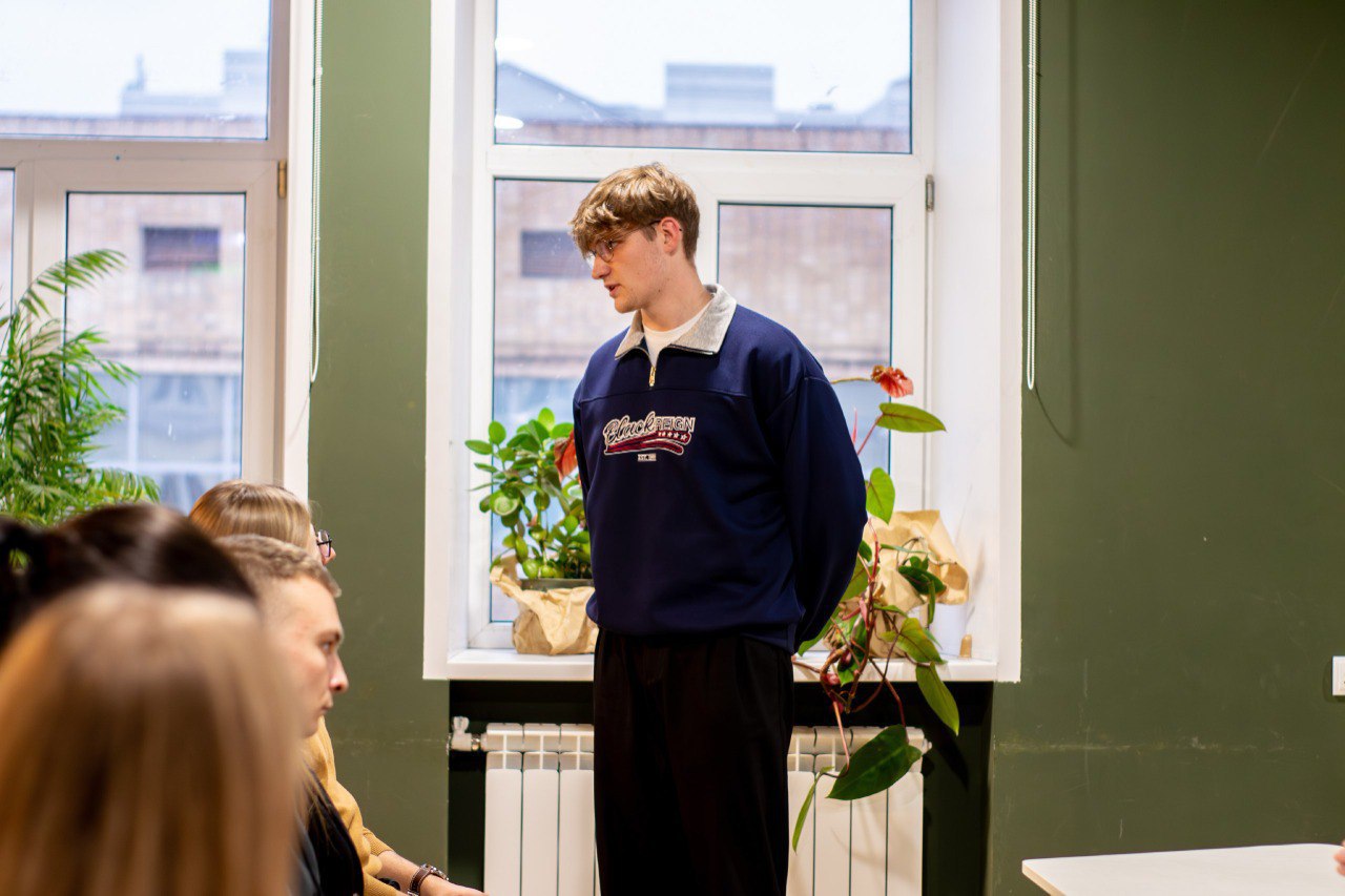 В креативном пространстве «Веранда» прошло первое в 2025-2026 учебном году заседание Городского молодёжного координационного совета