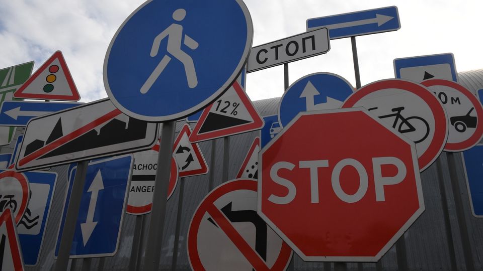 Семь человек пострадали в ДТП с микроавтобусом в Курской области, ранены дети