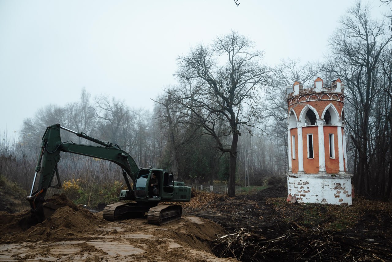 Губернатор Курской области Александр Хинштейн в ходе рабочей поездки в город Льгов посетил ряд социальных объектов, а также прямо на улице пообщался с жителями