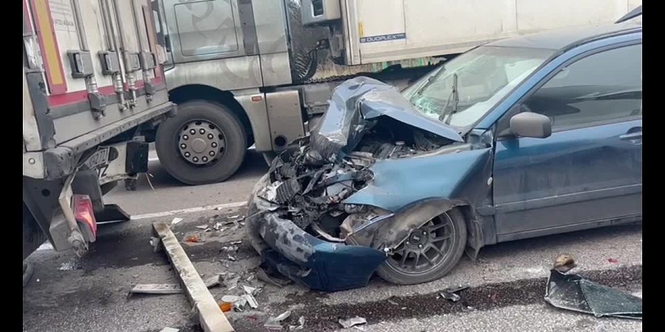 В Курской области в массовом ДТП пострадали 7 человек