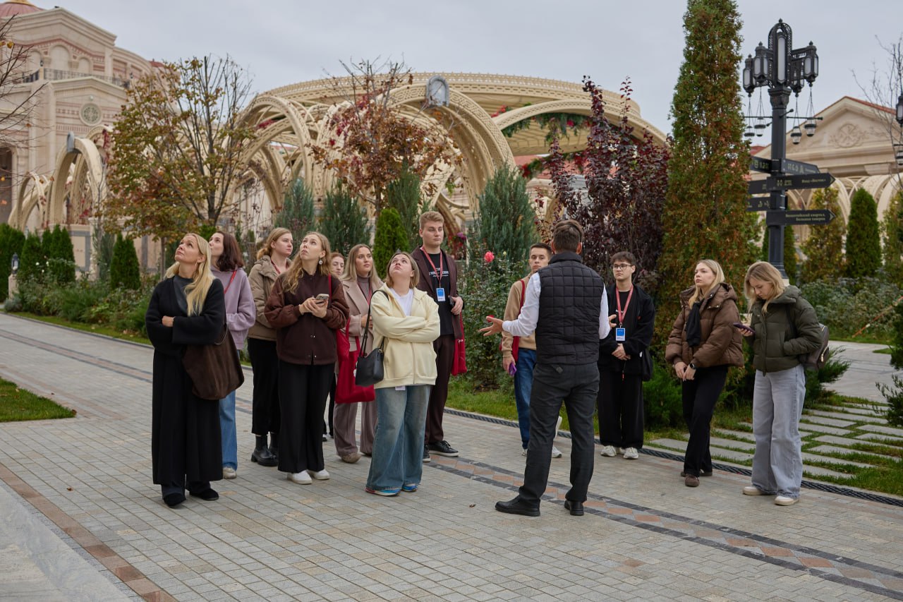 На базе круглогодичного историко-культурного центра «Истоки» в Новом Херсонесе прошел второй очный модуль обучения молодых медиаспециалистов «Истоки. Регионы — ценности»