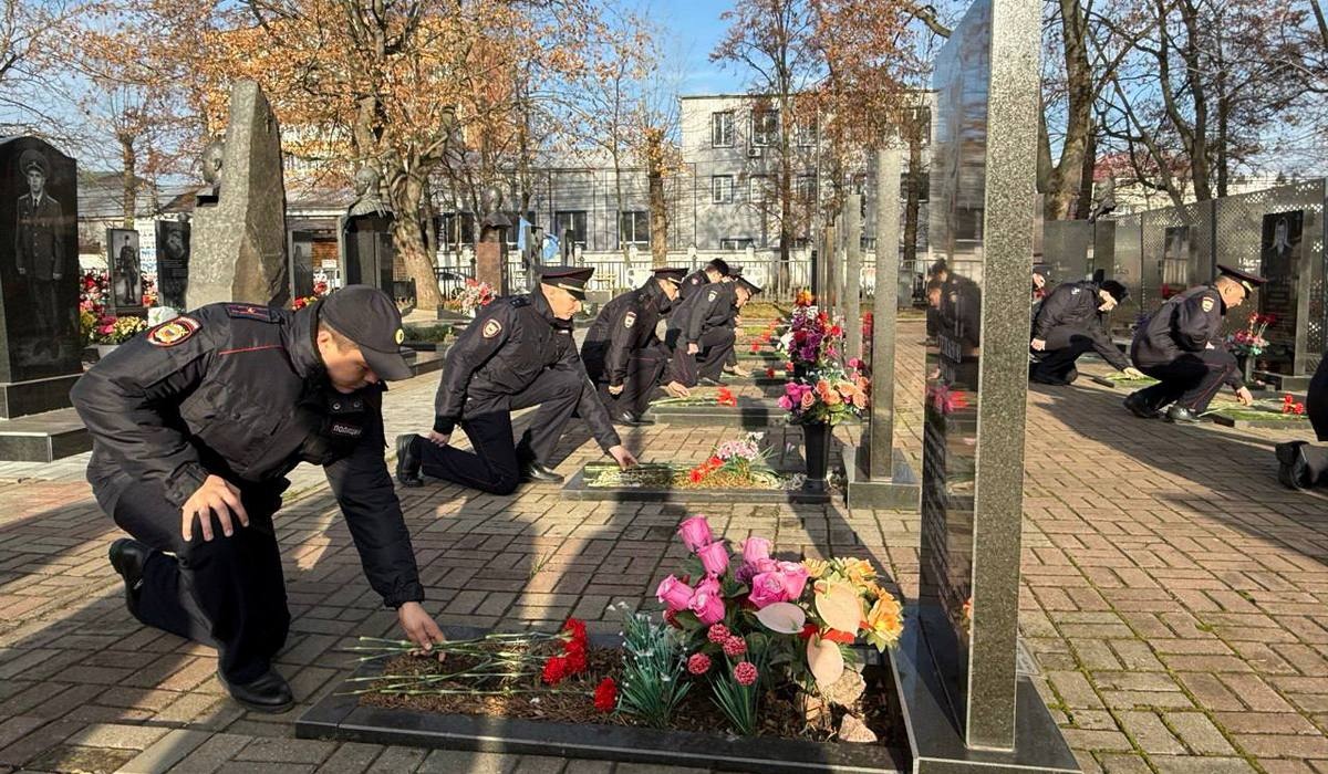 В Курске 8 ноября почтили память погибших сотрудников органов внутренних дел
