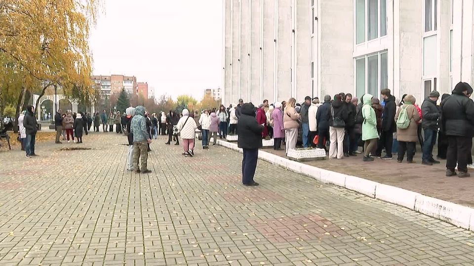 К нам приехал «Ревизор». Бессмертная комедия — доказательство того, что Гоголь жил, Гоголь жив, Гоголь будет