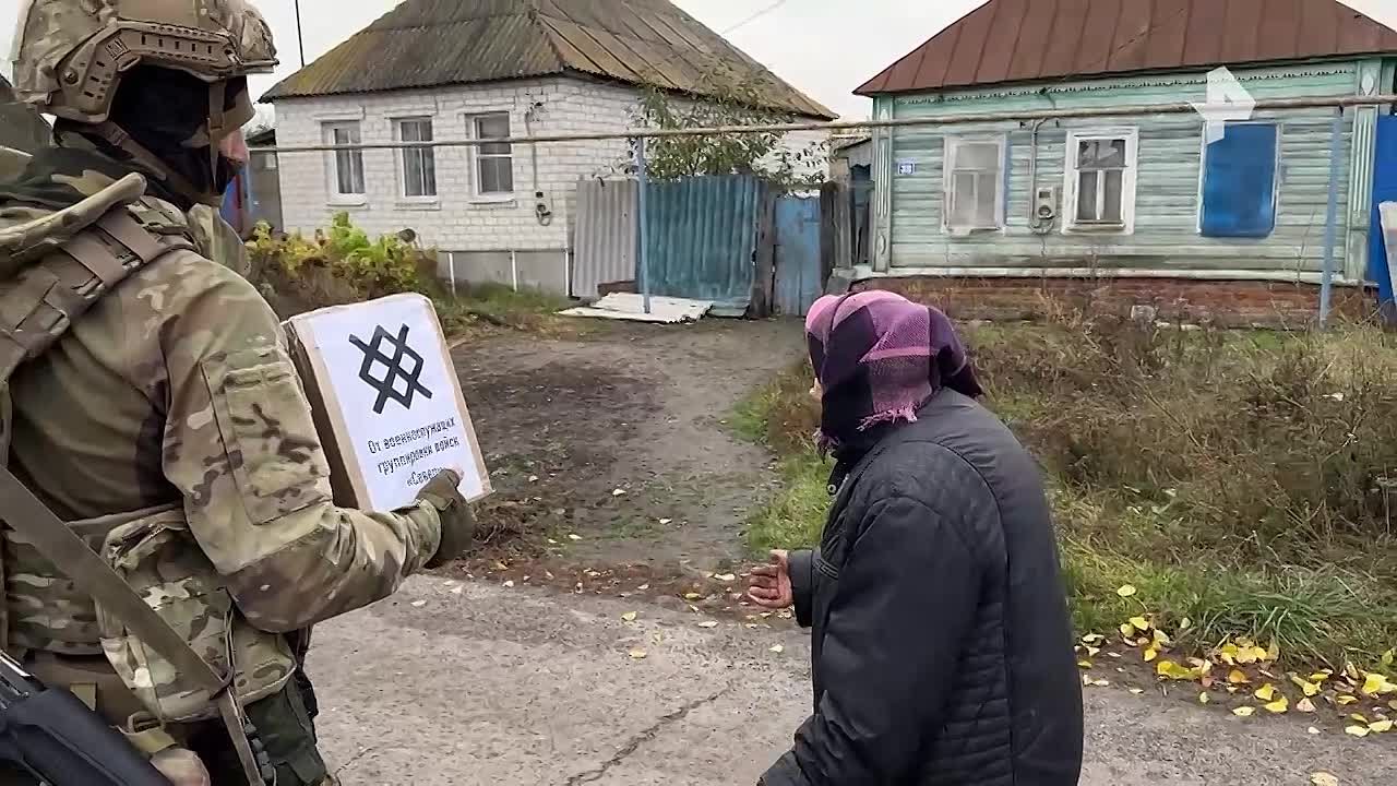 Бойцы группировки войск "Север" продолжают оказывать поддержку и адресную помощь жителям приграничных районов Курской области