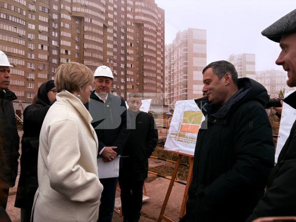 Когда достроят заброшенный «Гринн Центра» на улице Крымской в Курске? Ответ на этот вопрос сегодня искал губернатор Александр Хинштейн с коллегами и представителями компании