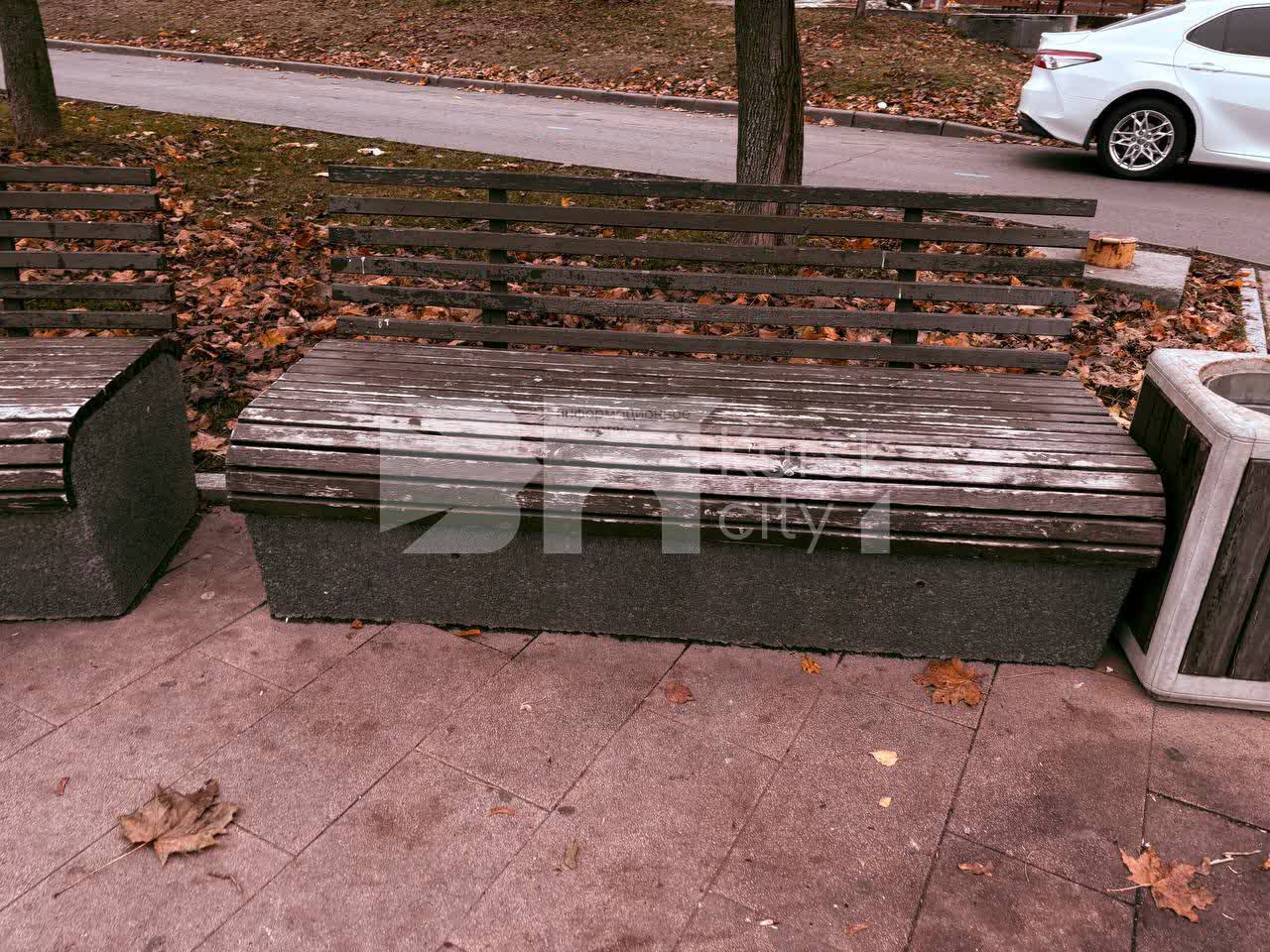 На Театральной площади в Курске обновят бордюры и покрасят лавки