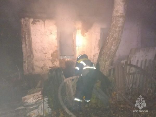 В Щиграх выгорел жилой дом, пострадала пенсионерка