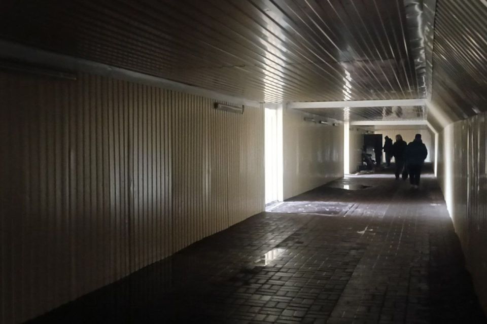 В подземном переходе на «Народной» в Курске откачивают воду