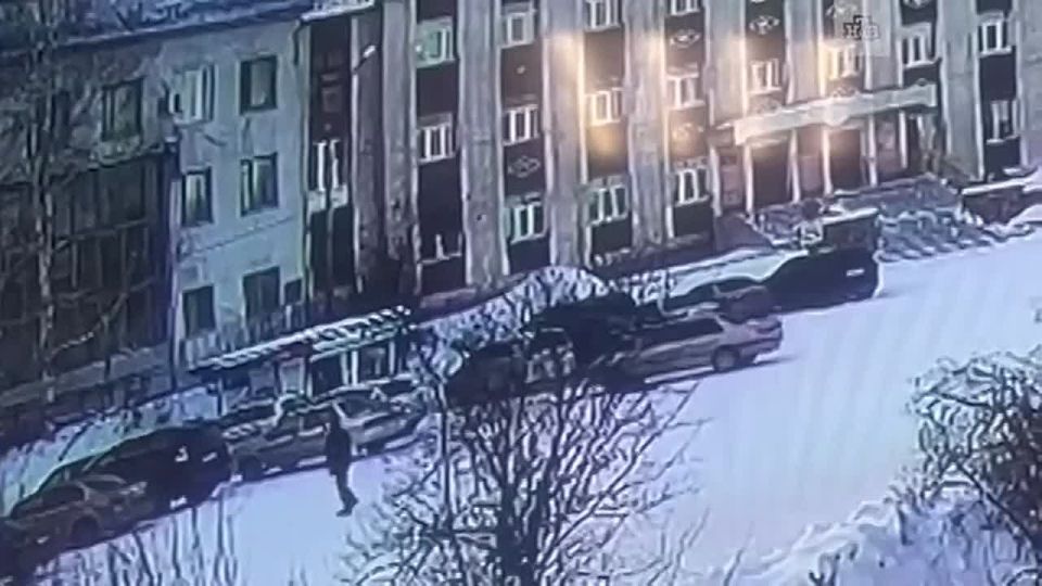 23-летняя девушка на Toyota сбила 90-летнюю пенсионерку и дважды переехала ее. Пострадавшую увезли в больницу, о ее состоянии ничего не известно