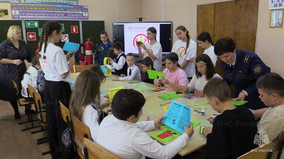 В курской школе прошел мастер-класс по пожарной безопасности от детей для детей