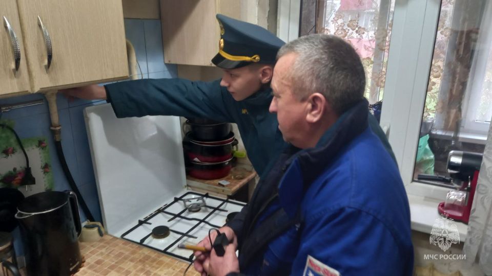 Сотрудники МЧС России и представители газовой службы провели совместный рейд по пожарной безопасности