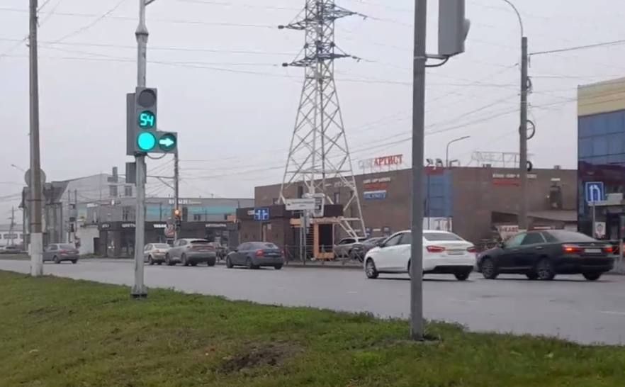 8 новых «умных» светофоров установили на проспекте Анатолия Дериглазова