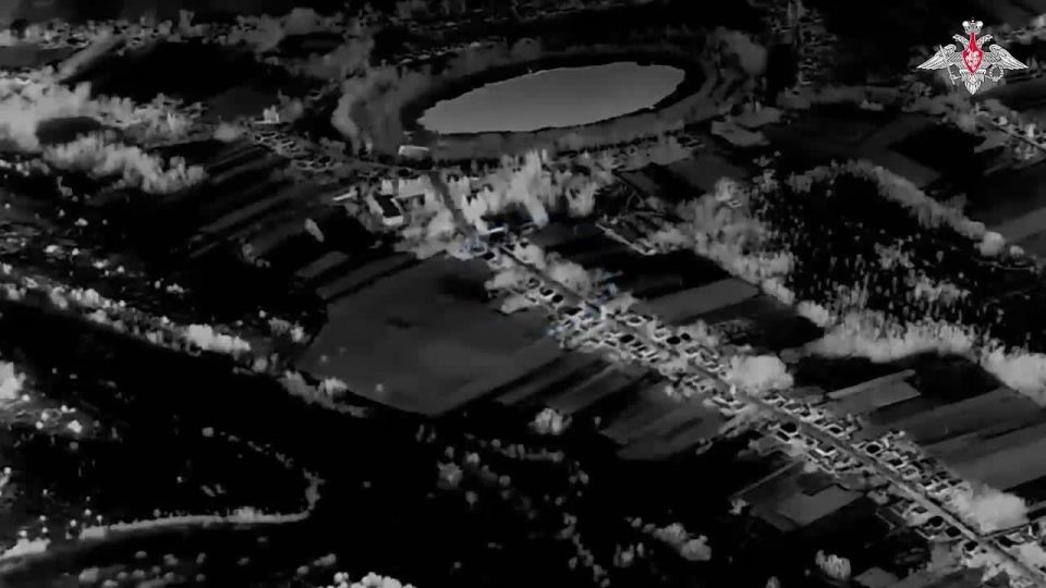 Минобороны России: Расчёты БПЛА «Герань-2» поразили пункт управления 20-й отдельной бригады РЭБ объединенного командования «Север» ВСУ в районе населенного пункта Октябрьское на Рыльском тактическом направлении