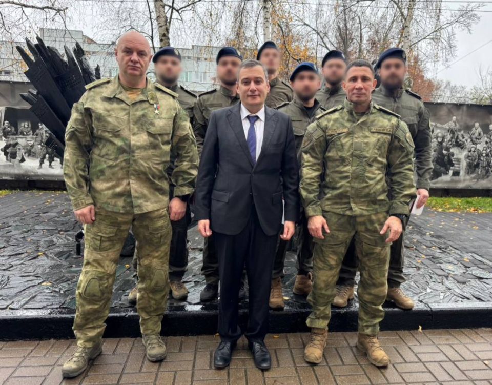 Александр Хинштейн вручил награды сотрудникам спецподразделений курского Управления Росгвардии