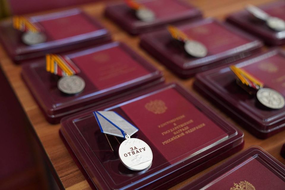 В Курске росгвардейцам вручили государственные награды