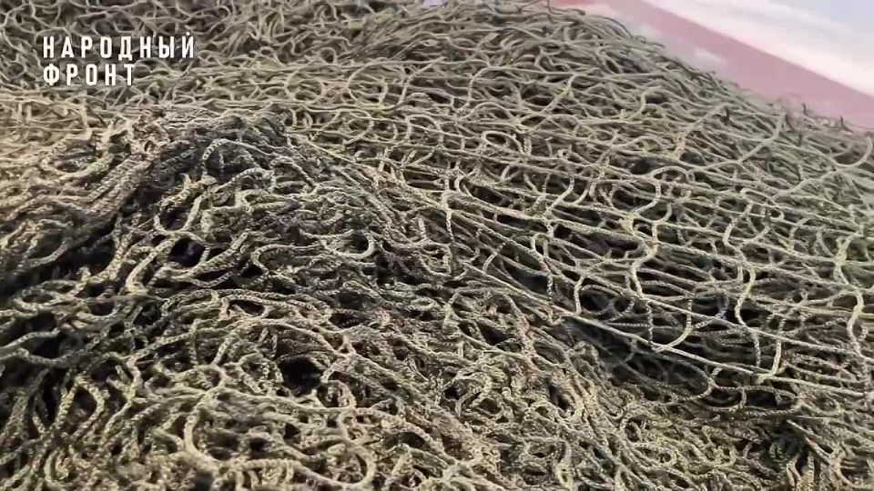 Курские волонтёры делятся опытом: новая техника резки основ для маскировочных сетей