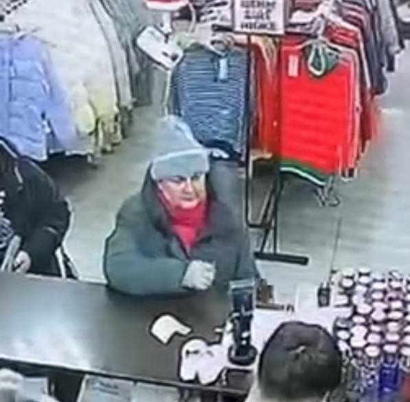 Курская полиция разыскивает подозреваемую в хищении денег с банковской карты