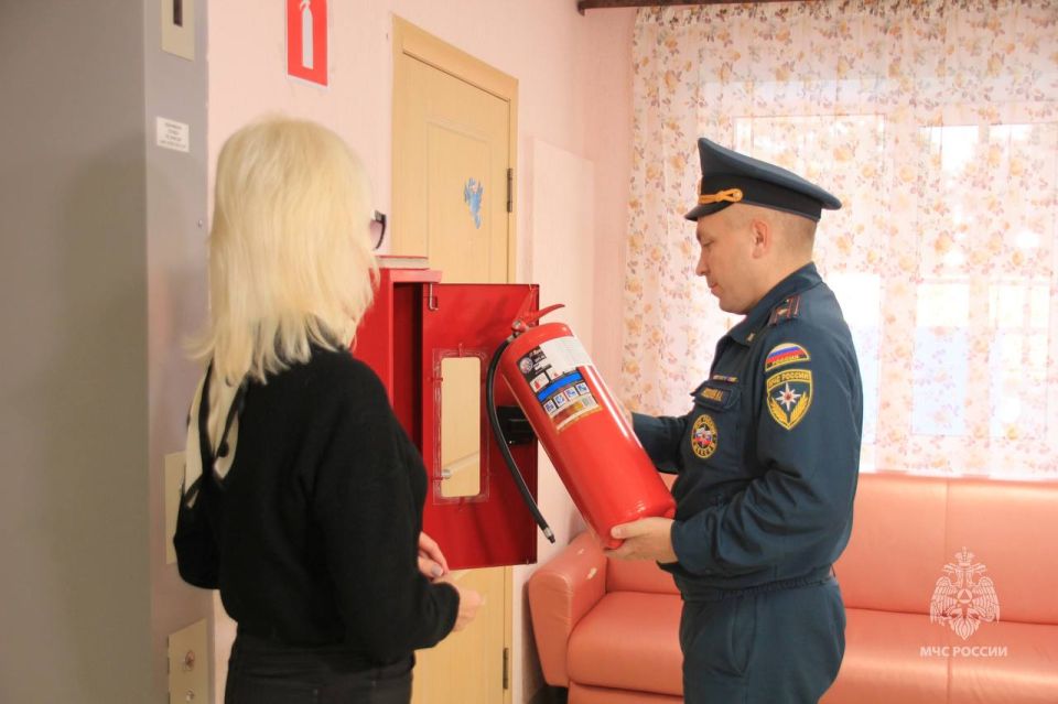 Курские спасатели МЧС России посетили Курский дом социального обслуживания